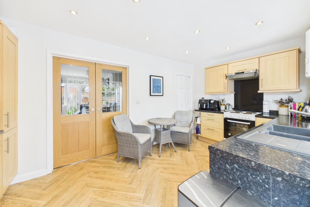 CAM03162G0-PR0279-STILL019