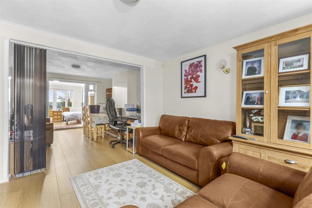 123 Walton Drive, HP13 6UA-7.jpg