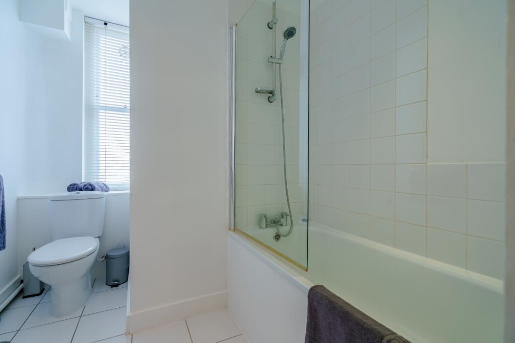 8456881-interior12