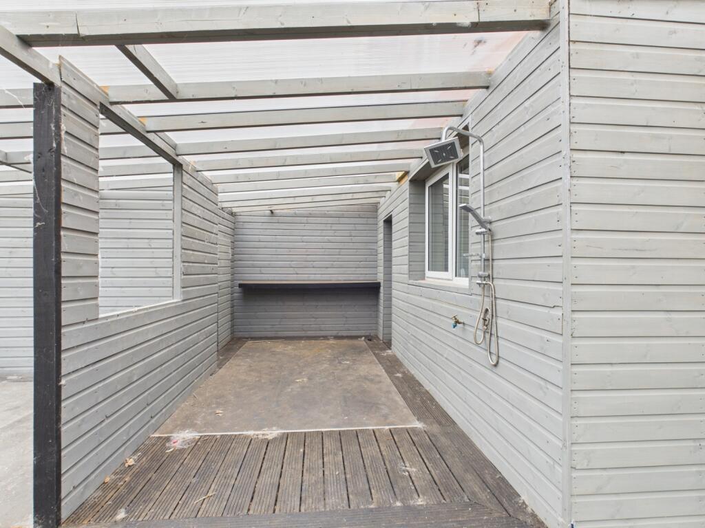 CAM03729G0-PR0124-STILL008