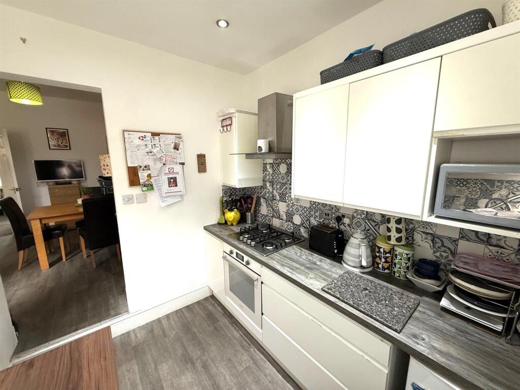 kitchen 2.jpg