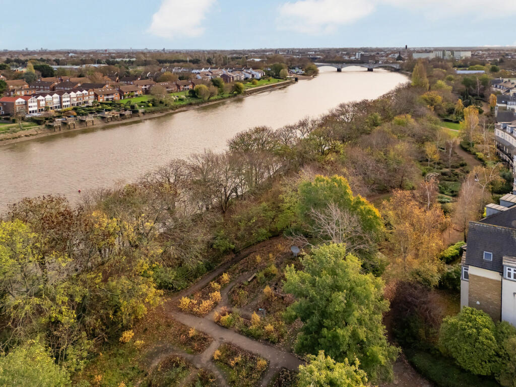 Saffron House, Kew, TW9