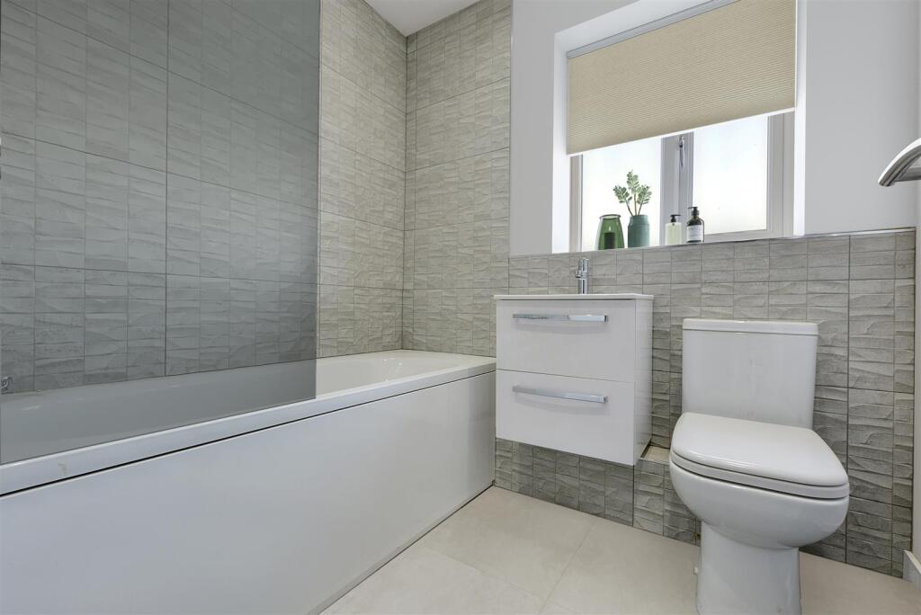 Plot 5 Bathroom_2.jpg