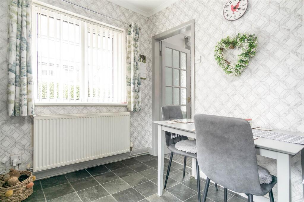 Kitchen / Dining Area