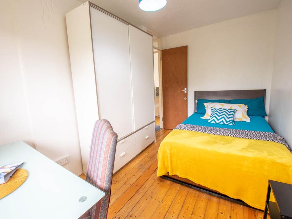 1UP - Bedroom 5 (1)