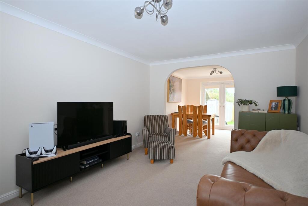 Sitting/Dining Room.