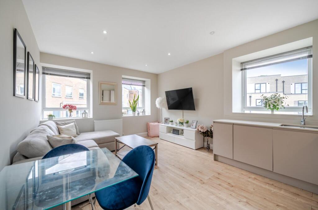 Davidson Frost-Wellings, DFW, Buckingham House Eas