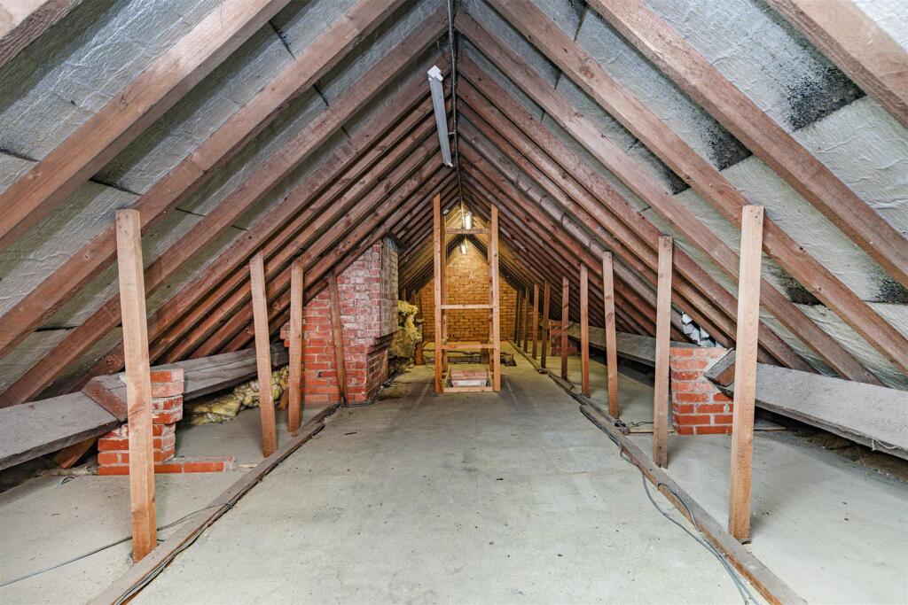 Bramleys Estate Agents - Pinfold Lane - Fixby (74)