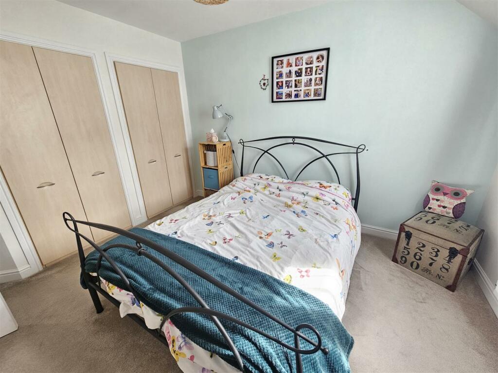 Bed 1.jpg