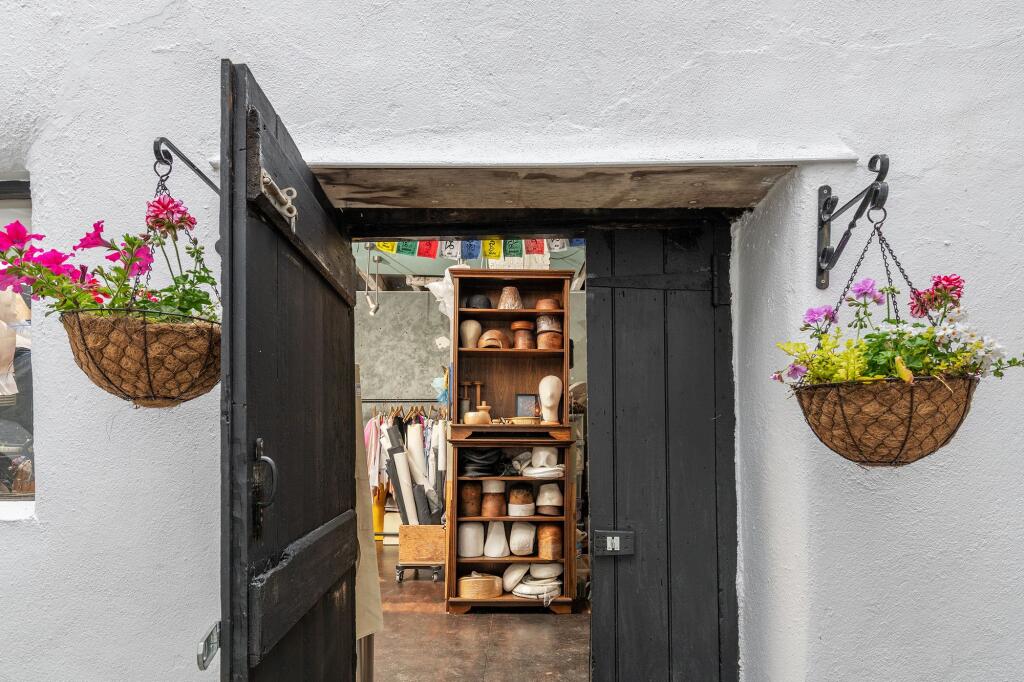 11 Browns Hill, Dartmouth, Workshop