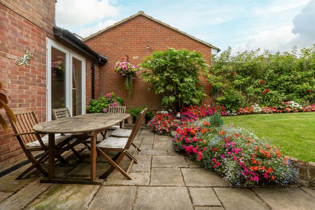 74 Highover Way, Hitchin-24_1.jpg