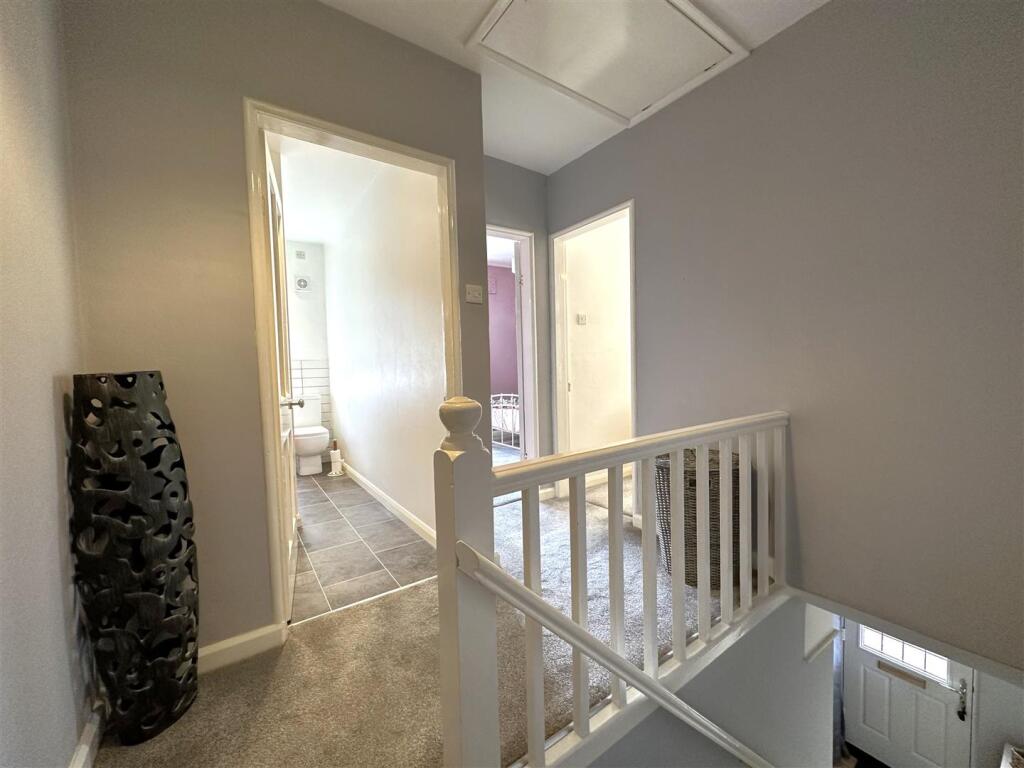 First Floor Landing 952