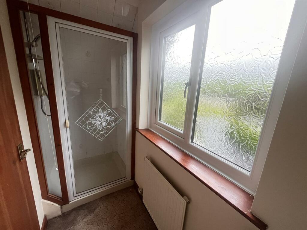 ENSUITE SHOWER ROOM