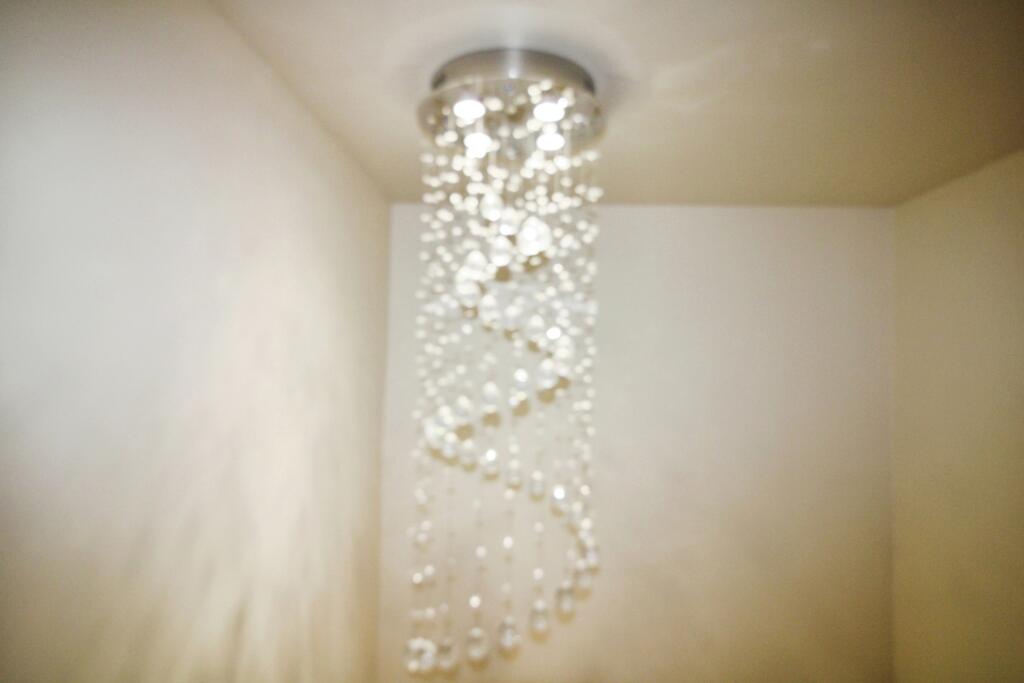 Feature chandellier.JPG