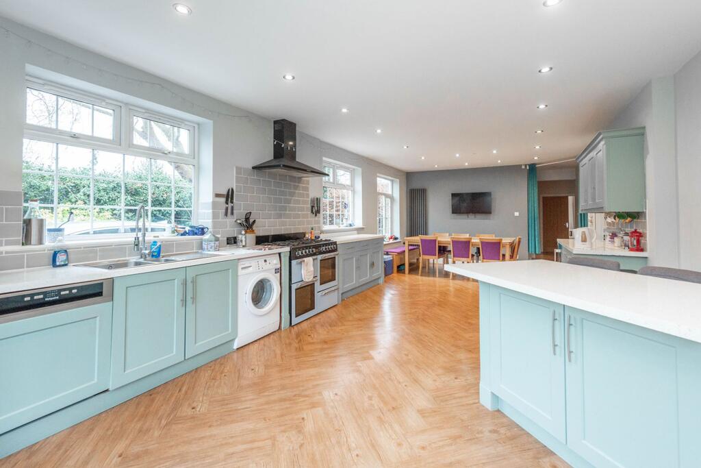 KITCHEN/DINER AND LOUNGE