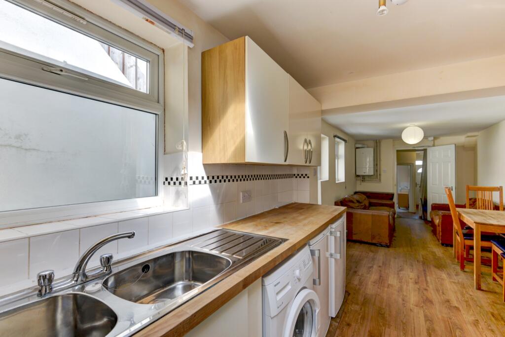 27 Hollingbury Road Kitchen (2)