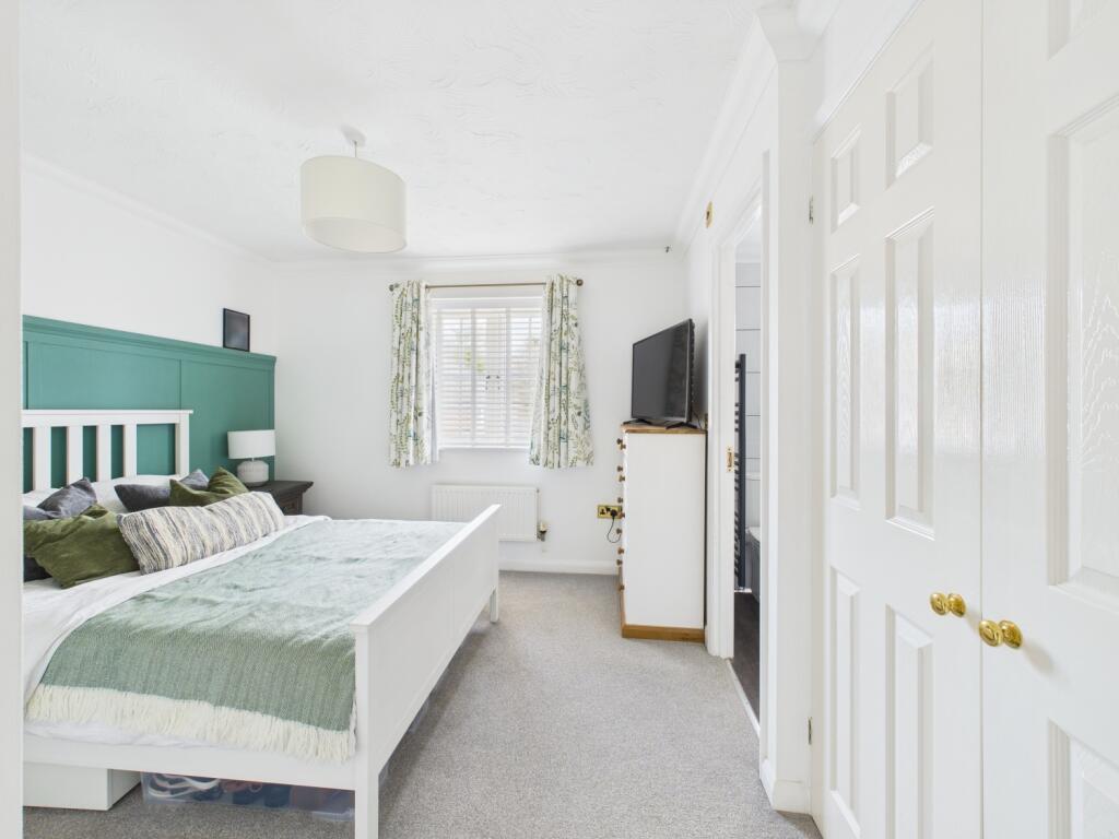 15. CAM04922G0-PR0014-STILL014