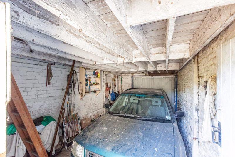 Garage/Barn