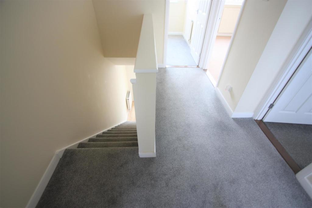24 Dale Road Hallway