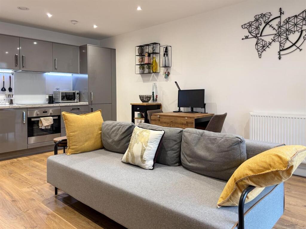 1 Bedroom, New Building, E6 For Sale by Barrain Lo
