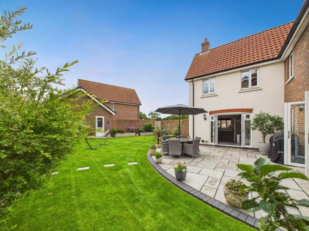 Garden- Mark Stephens EweMove Newmarket and Soham 