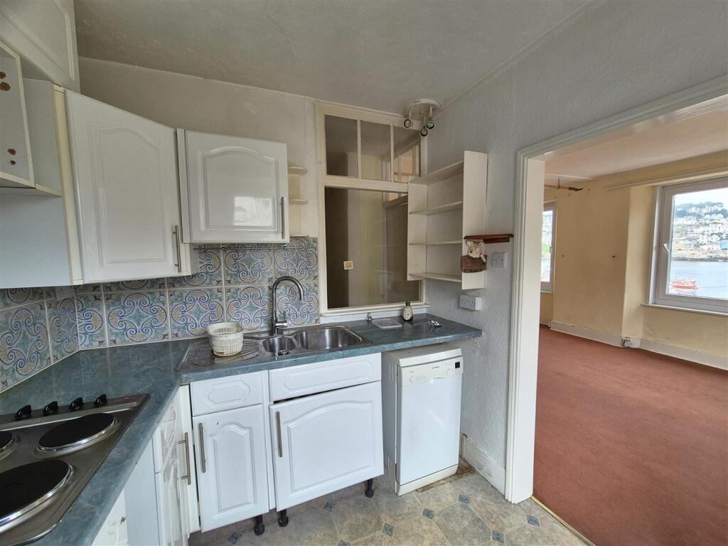 Kitchen (2).jpg