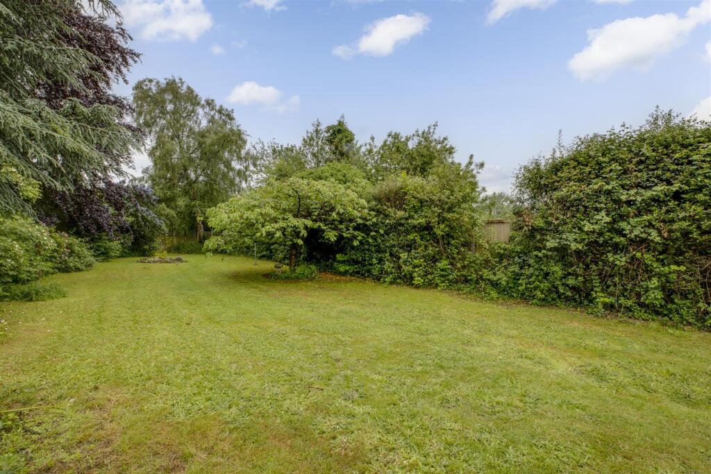 38 Wycombe Road, HP15 6RY-19.jpg