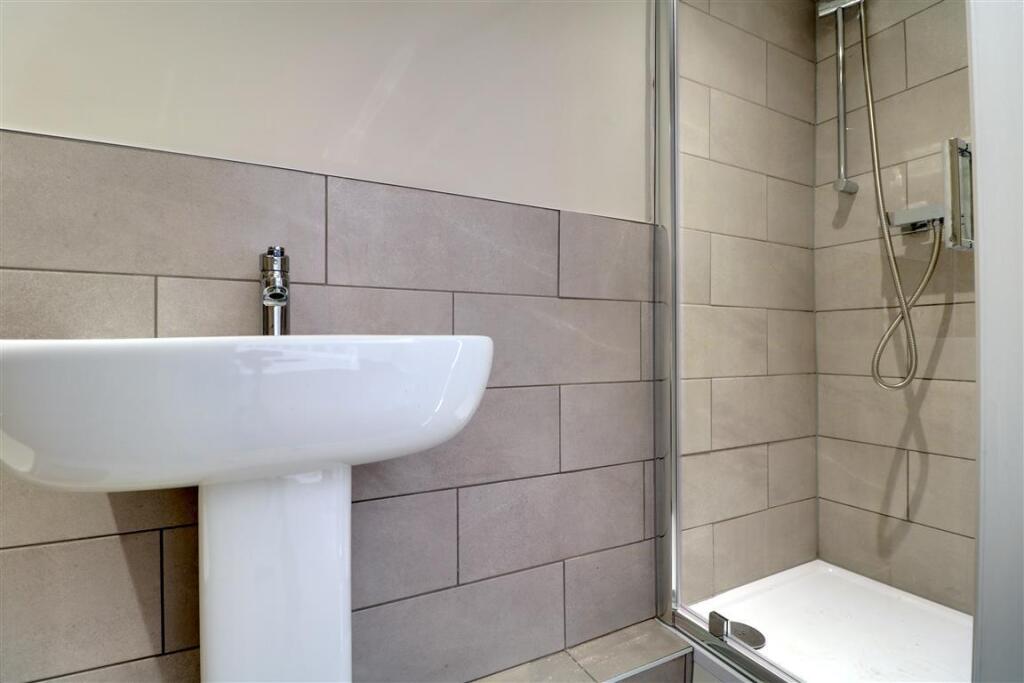 1045. EnSuite.jpg