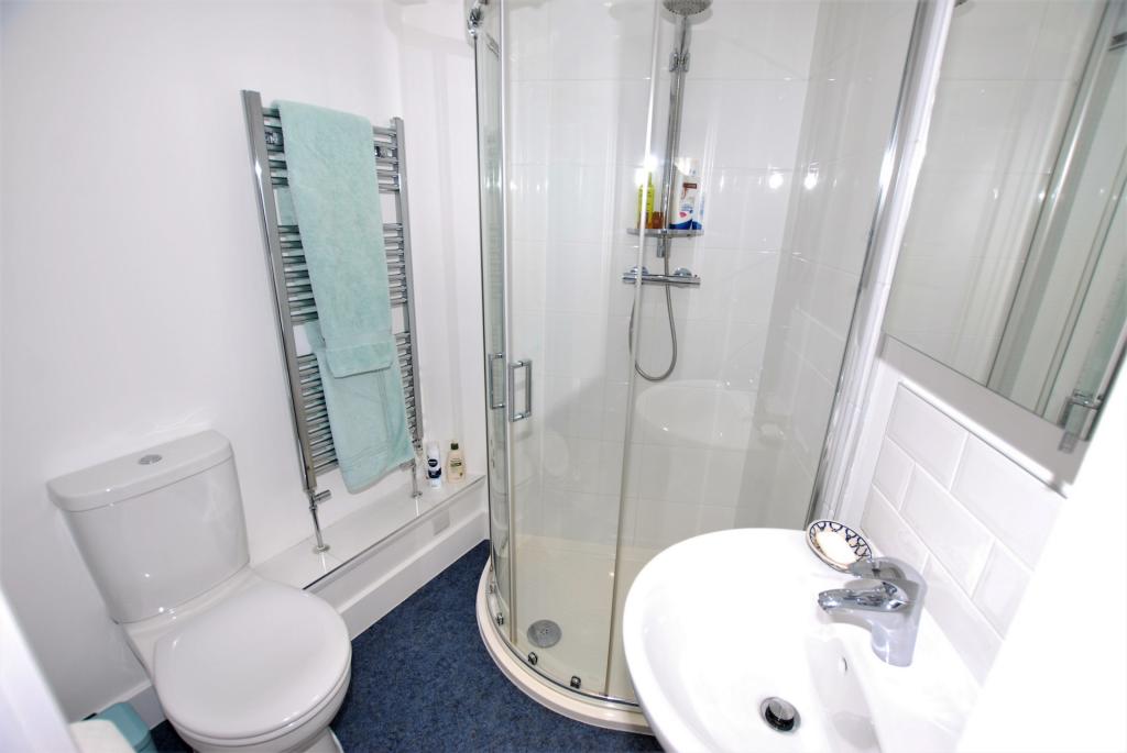 En suite shower