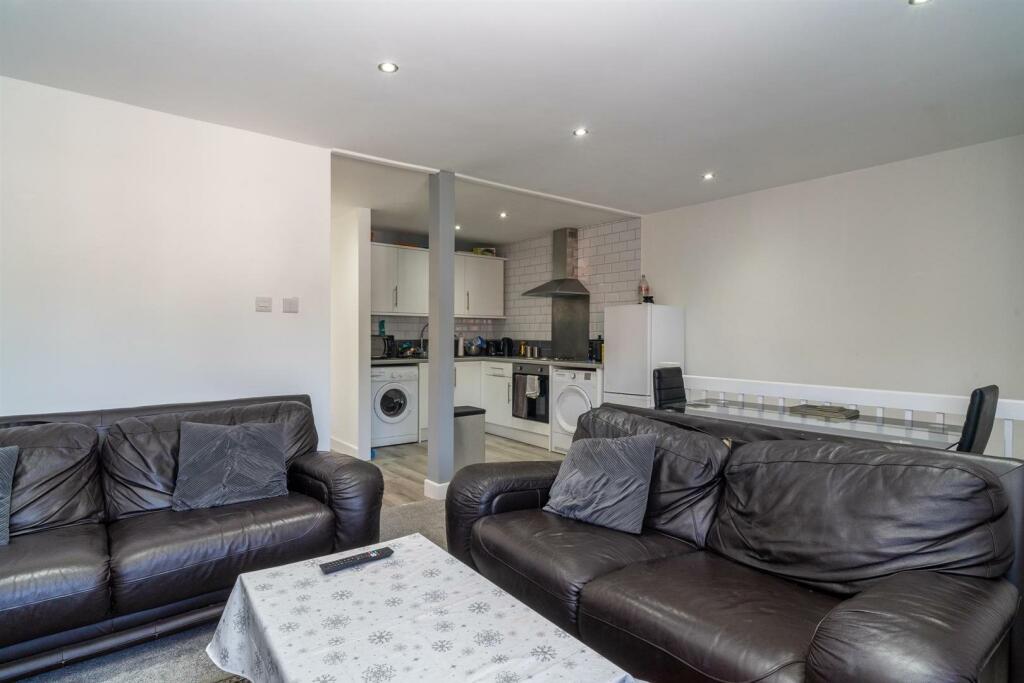 004-14 Bray Close.jpg