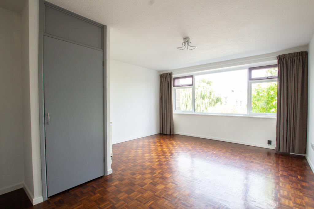 Sitting/Dining Room
