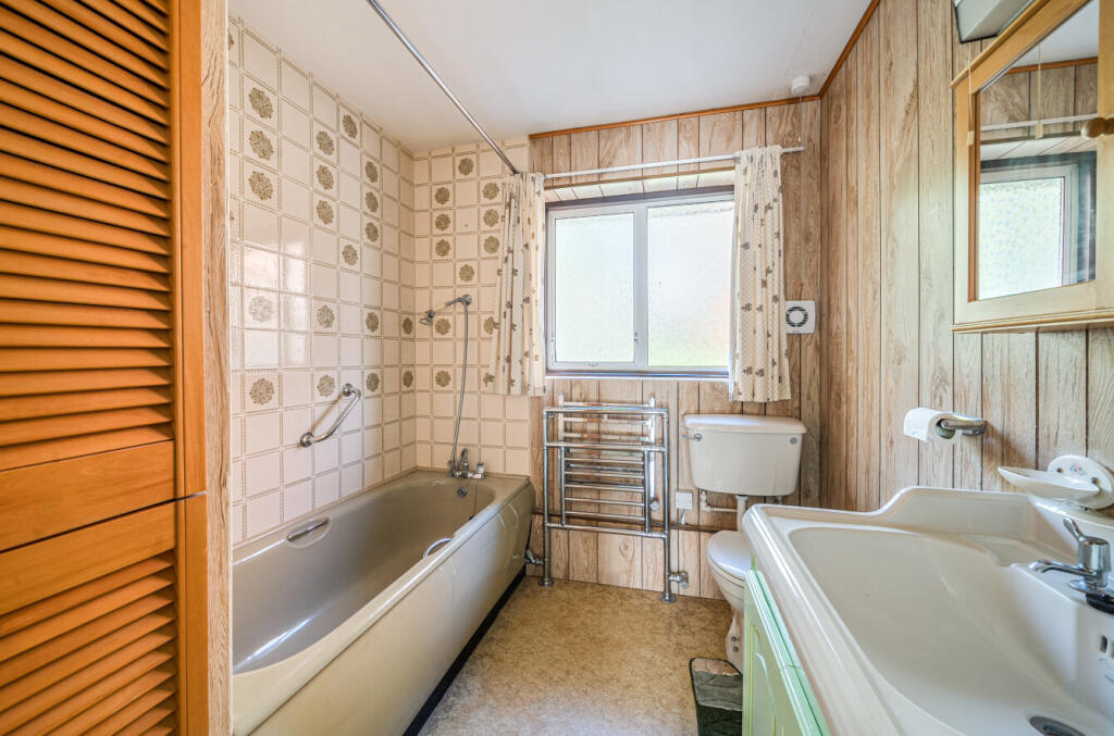 1371447-6-68f8b3b...