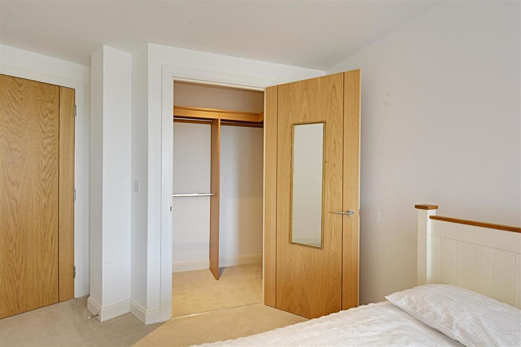 Walk in Wardrobe.jpg