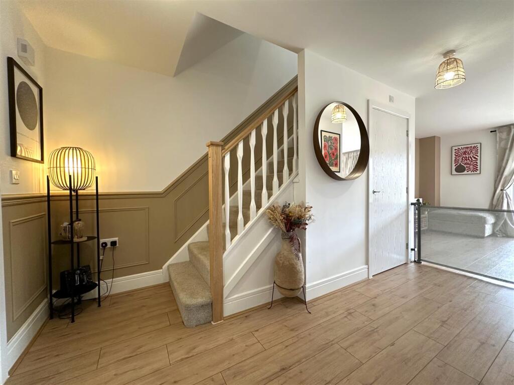 Attractive Inner Hall 728