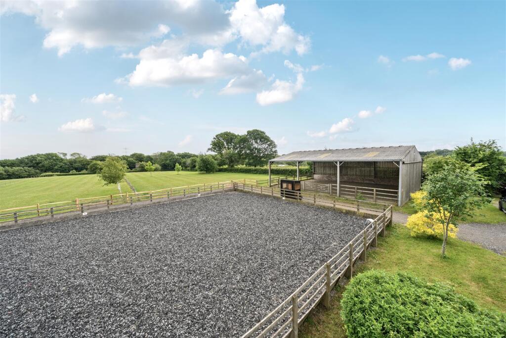 60m x 40m arena &amp; lunging barn