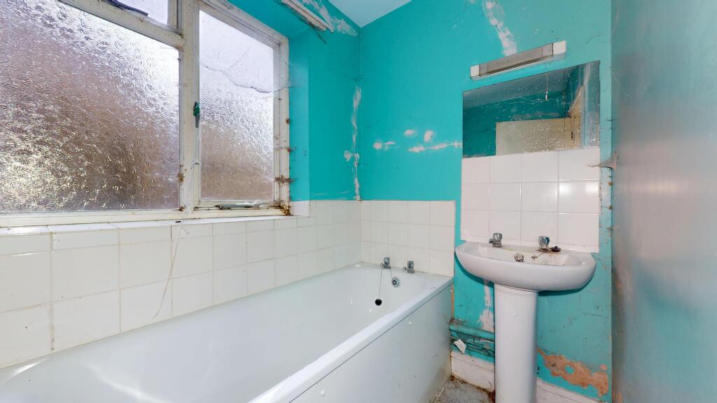 Flat A, 73 Green Lane, Hanwell, London, W7 2PA