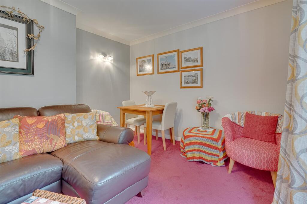 12 Wyndham Way, Newmarket --14.jpg