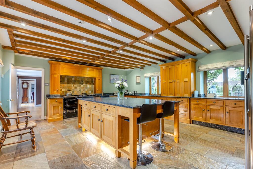 8549356-interior11.jpg