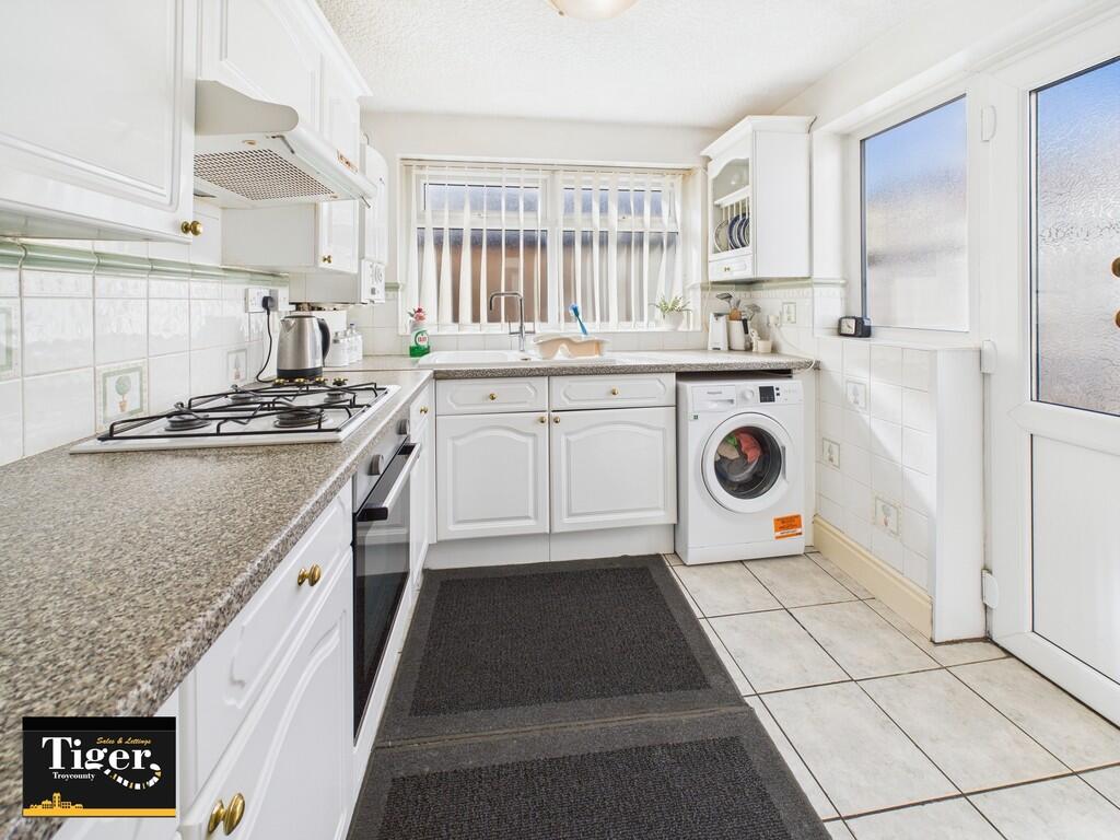 CAM02176G0-PR0558...