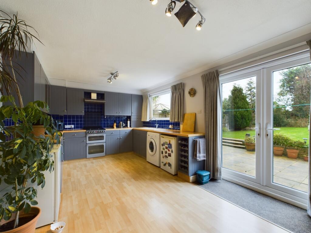 CAM02386G0-PR0112-STILL016