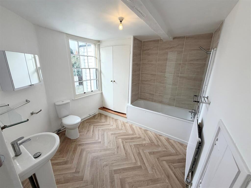 Bathroom.jpg