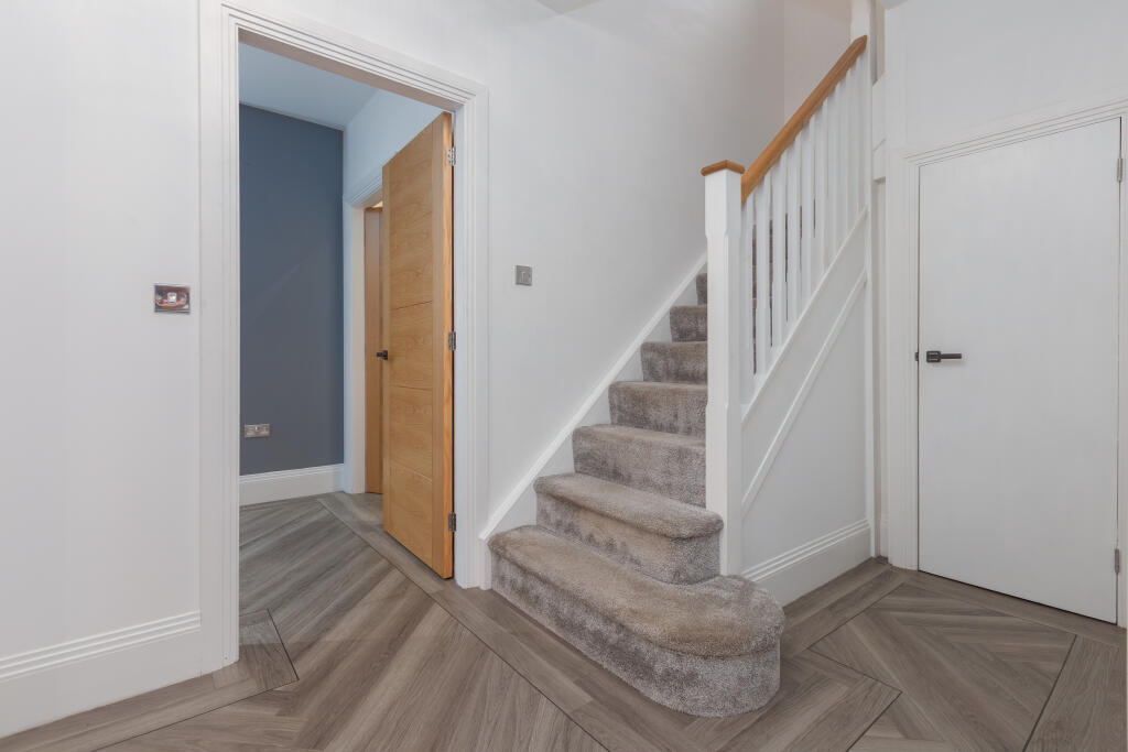 38 PARKSTONE DRIVE-13