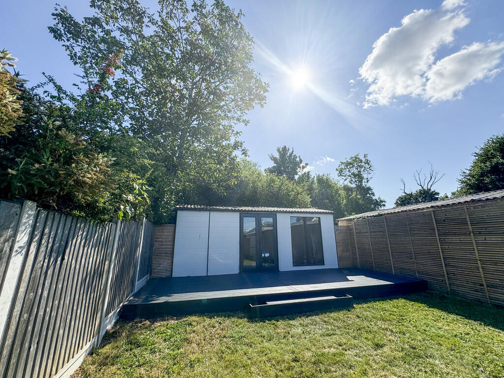summer house or o...