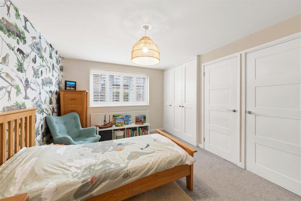 28 Barchester Way-21.jpg