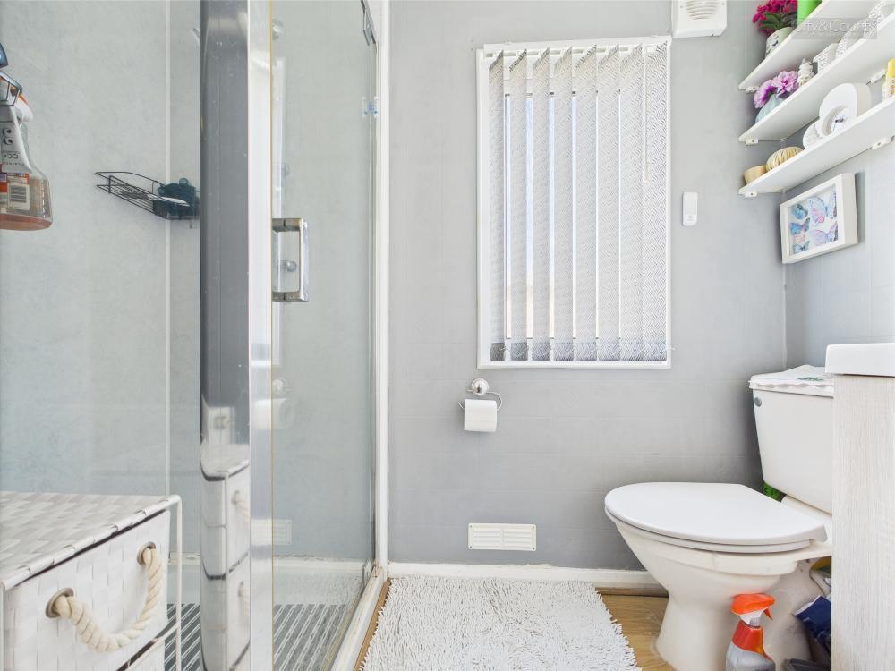 En-Suite To Master Bedroom