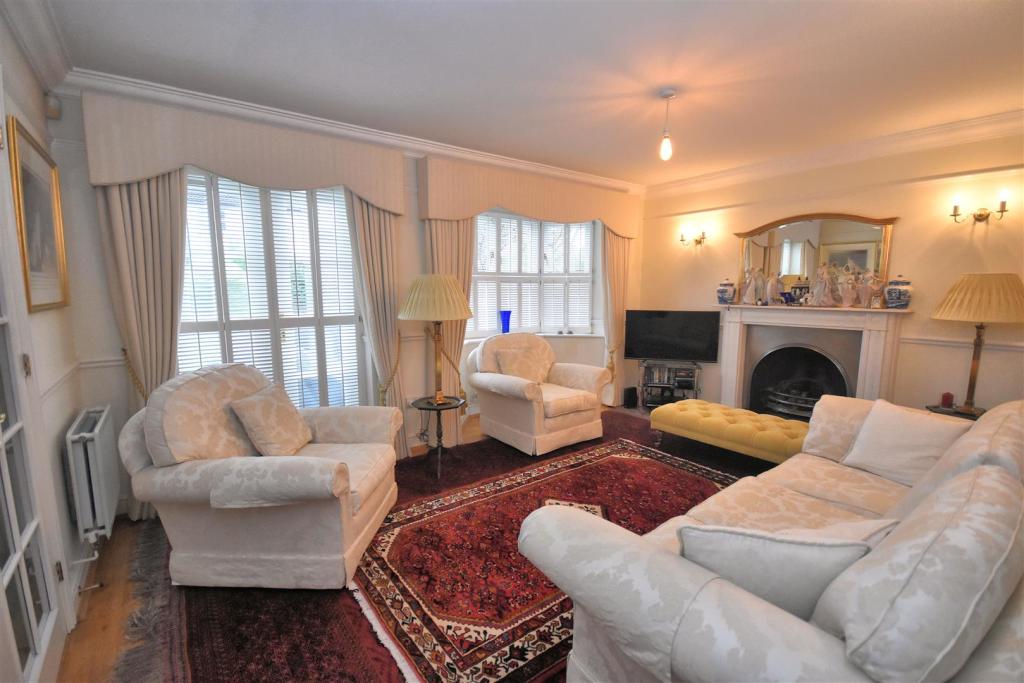 Sitting room 2.jpg