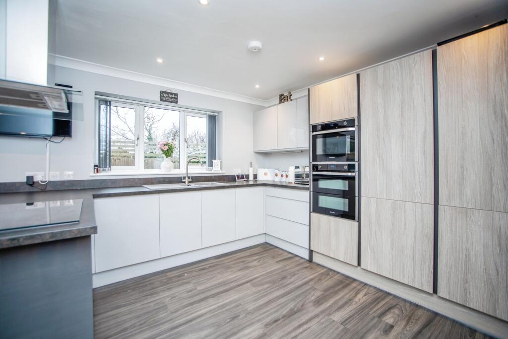 Kitchen/ Dining Room