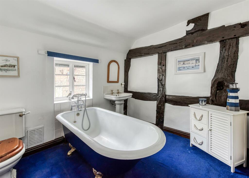 48 Dean Street-bathroom.jpg