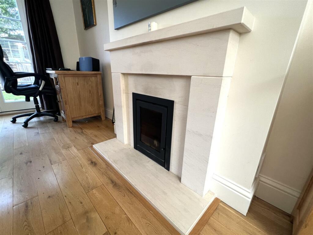 Log Burner.JPG
