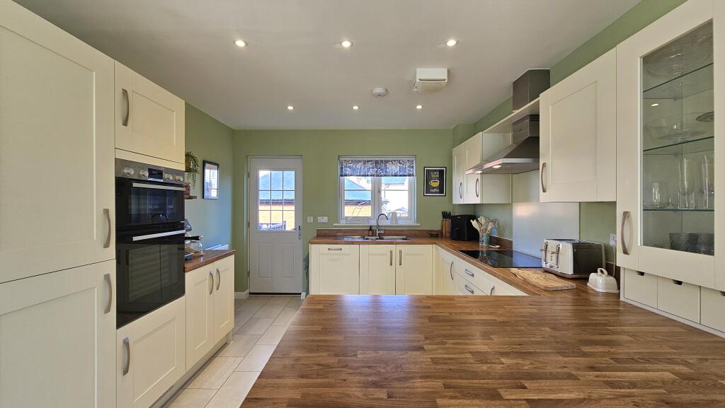 Kitchen / dining room